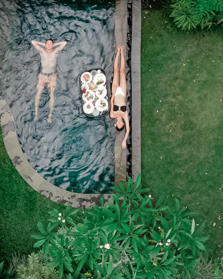 Tejaprana Bisma - Chse Certified Hotell Ubud Eksteriør bilde A woman sunbathing in a swimming pool