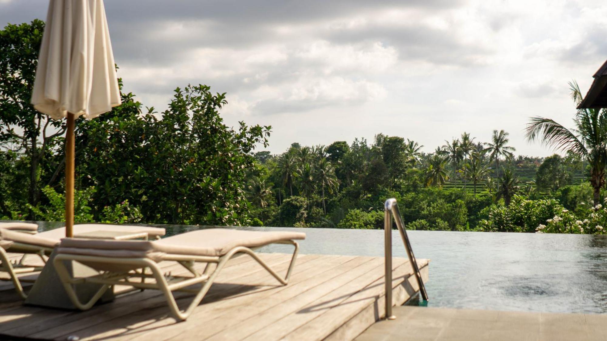 Tejaprana Bisma - Chse Certified Hotell Ubud Eksteriør bilde Infinity pool at a resort in Bali, Indonesia