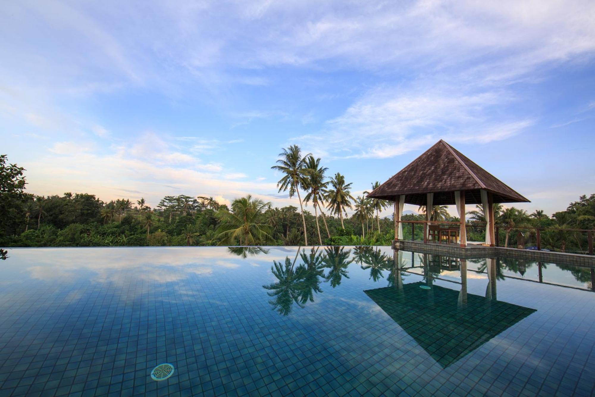 Tejaprana Bisma - Chse Certified Hotell Ubud Eksteriør bilde An infinity pool in Bali, Indonesia